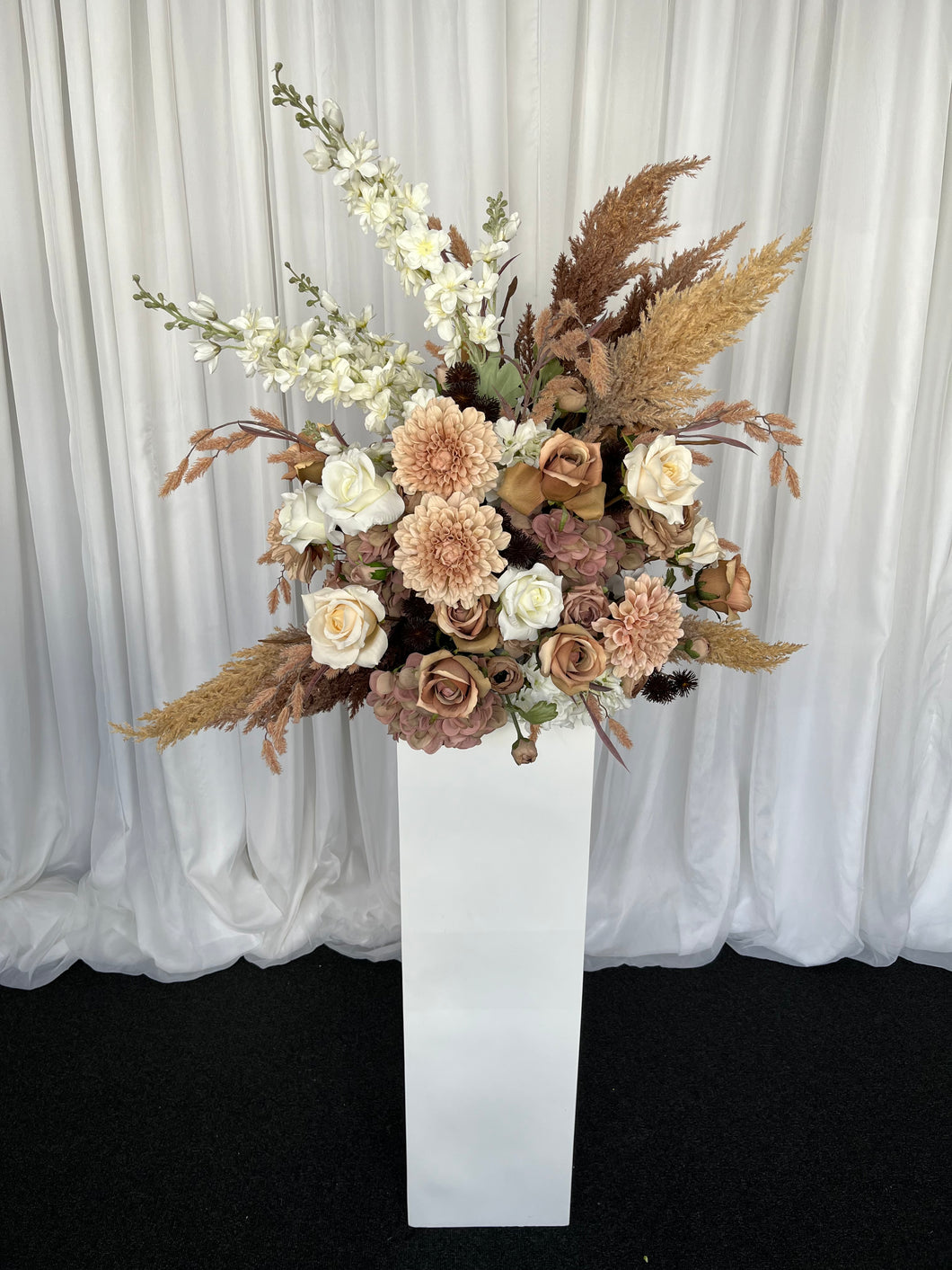 Rectangle plinth white with Elizabeth floral