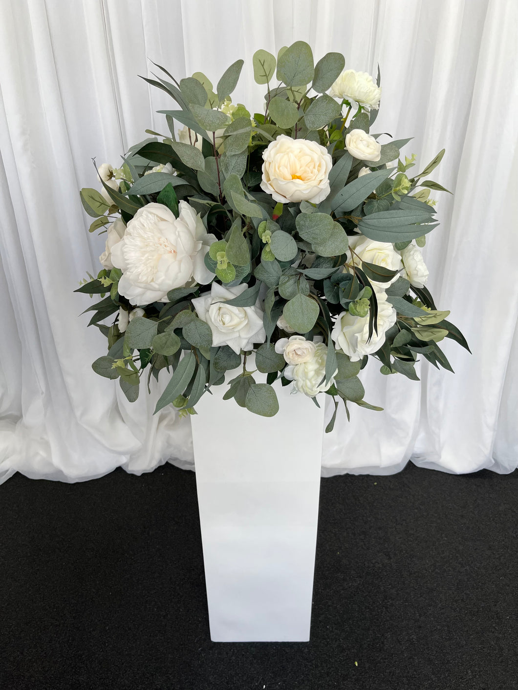 Rectangle plinth white with Sarah floral