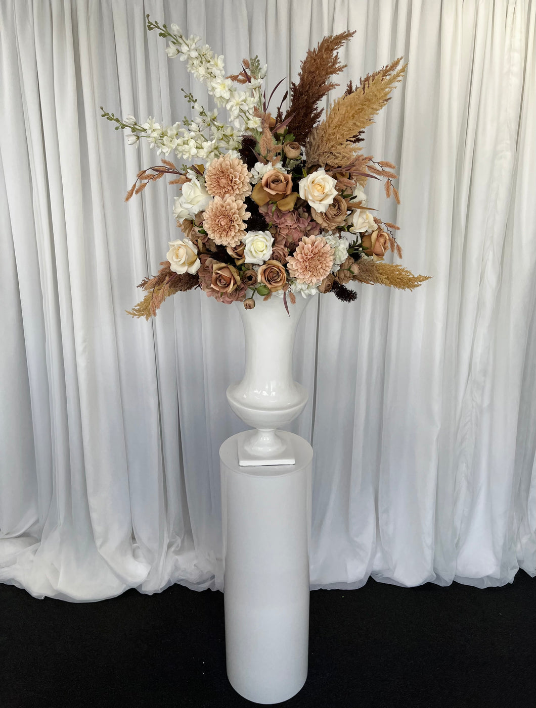White round cylinder plinth with slimline urn & Elizabeth floral