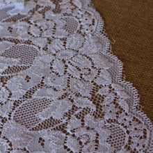 Load image into Gallery viewer, Hessian &amp; Lace Table Runner
